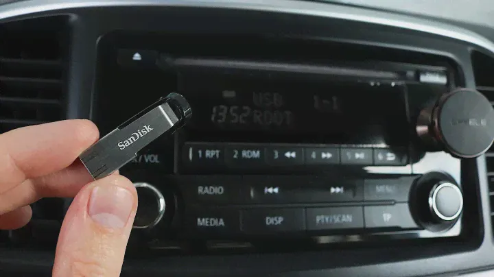 Mitsubishi Lancer - Using USB Flash Drive to Play Music
